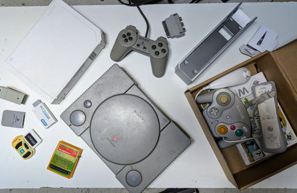 Childhood memories: a PlayStation, a Wii, matching controllers, a GameCube controller